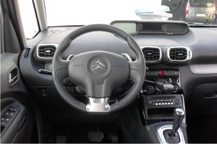 MV08 Accélérateur par manettes électroniques et levier de frein à baisser main droite sur St Etienne et sur Saint-Priest