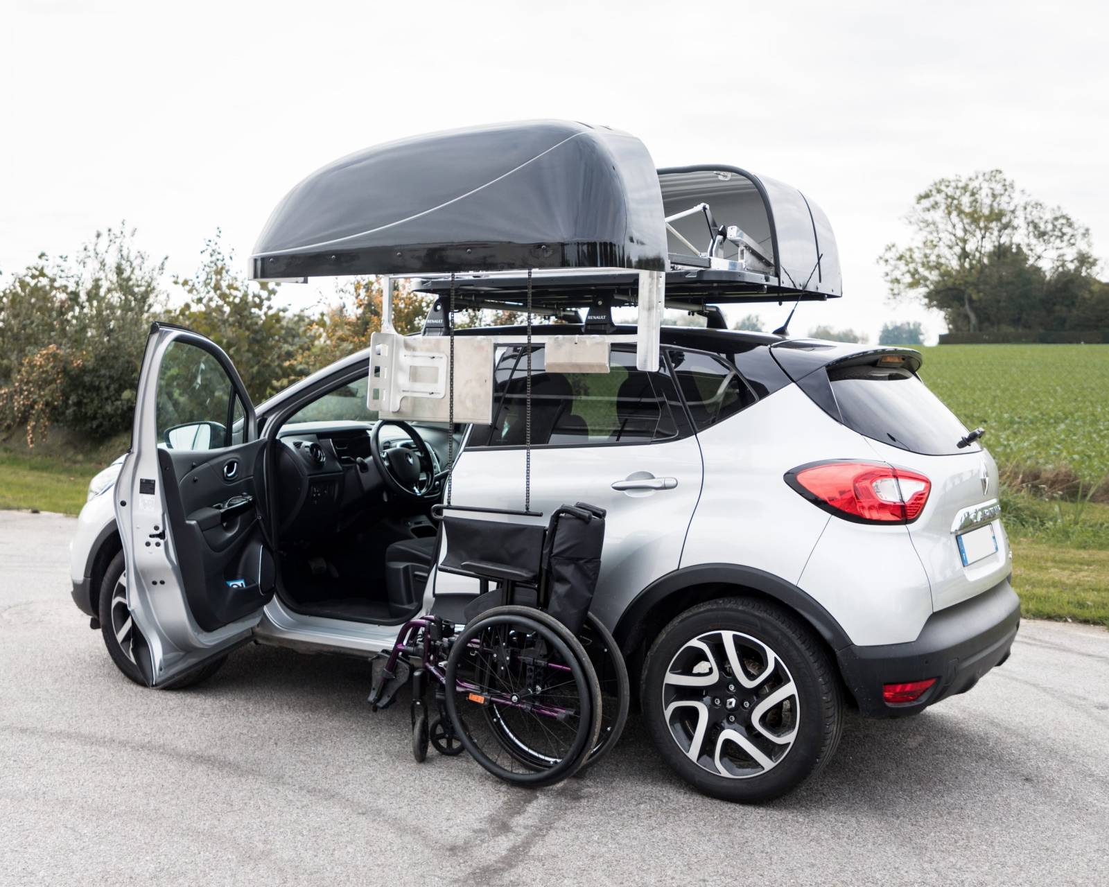 Coffre de toit Chair Topper pour recevoir un fauteuil roulant manuel pliable sur Saint-Etienne et Lyon