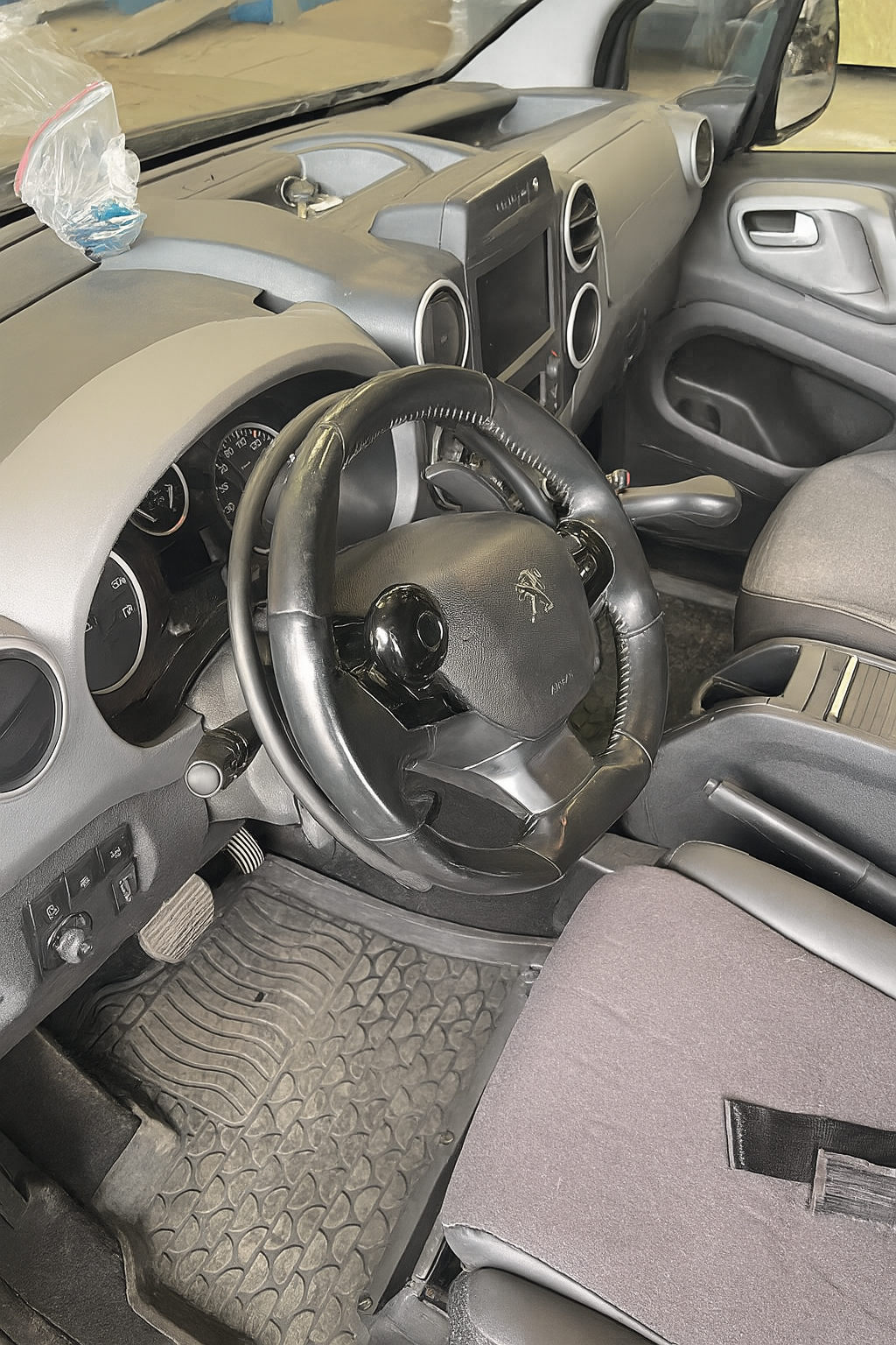 Accélérateur par cercle K4 sous le volant, idéal pour conducteurs paraplégiques à Lyon et Saint-Étienne