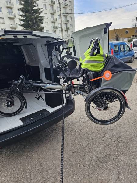 Chargement matériel handicapé par personne hémiplégique