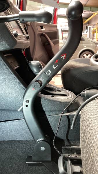 EQL : levier de frein vertical au plancher pour conducteurs handicapés à Lyon et Saint-Étienne