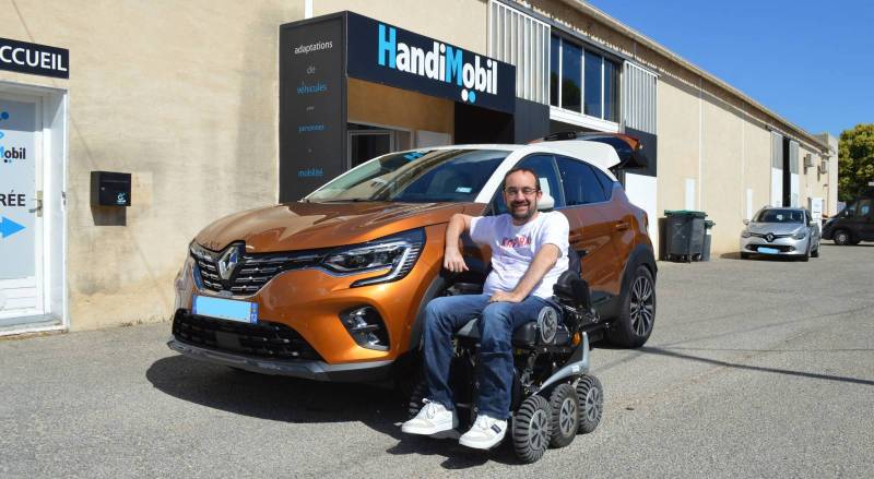 Renault Captur KIVI : SUV urbain adapté à la conduite en fauteuil roulant à Mâcon (71)
