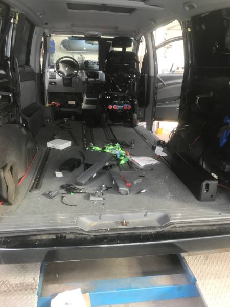 Mercedes Vito décaissement complet TPMR avec rampe et accès fauteuil roulant 42 Saint-Etienne