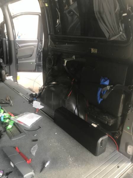 Mercedes Vito décaissement complet TPMR avec rampe et accès fauteuil roulant 42 Saint-Etienne