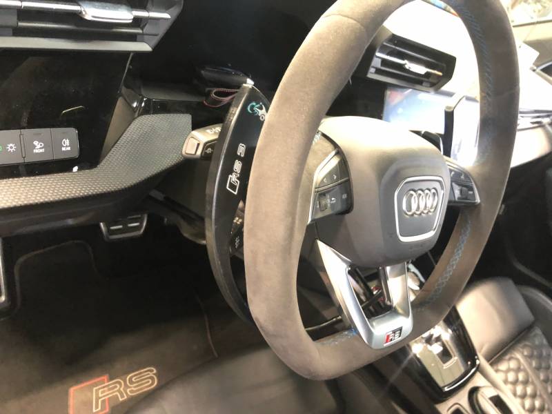 Porte escamotable sur une Audi RS3 avec K4 personalisé et avec une planche de transfert sur Saint-Etienne et Lyon