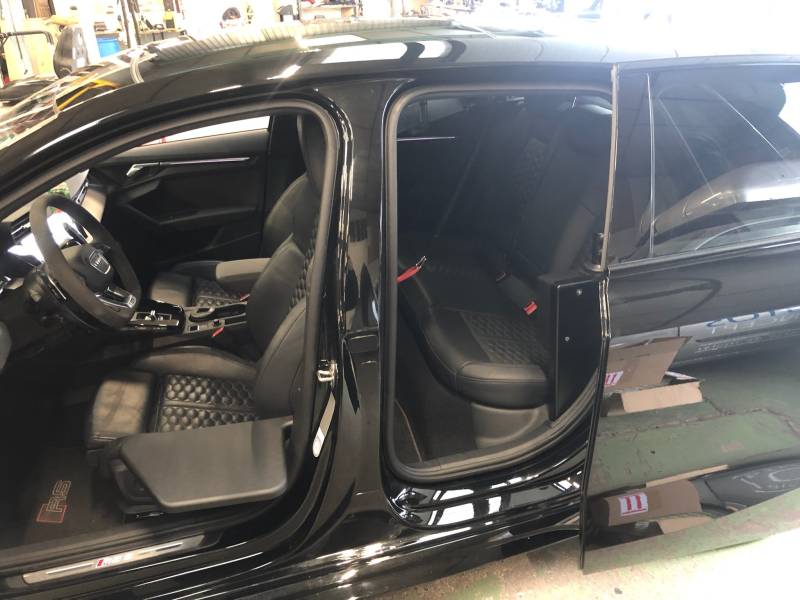 Porte escamotable sur une Audi RS3 avec K4 personalisé et avec une planche de transfert sur Saint-Etienne et Lyon