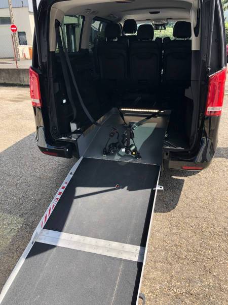 Mercedes Vito décaissement complet TPMR avec rampe et accès fauteuil roulant dans l’Ain