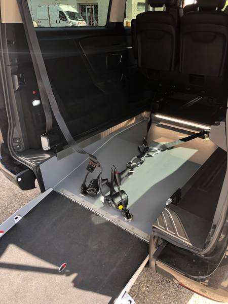 Mercedes Vito décaissement complet TPMR avec rampe et accès fauteuil roulant 42 Saint-Etienne