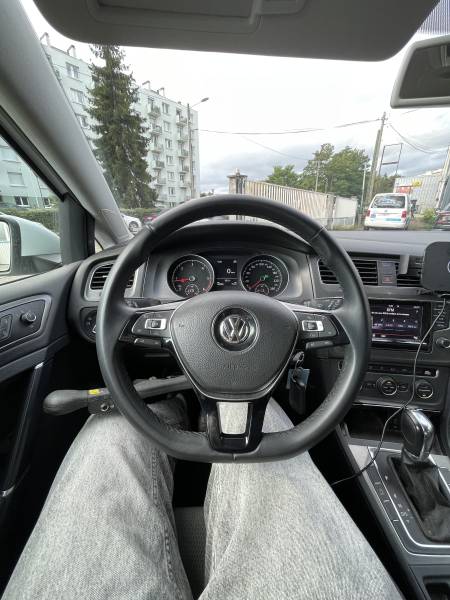 Volkswagen Golf 7 VII 5 Portes 1.6 TDI 16V BlueMotion DSG7 S&S 105 cv – Véhicule adapté PMR avec équipements spécialisés