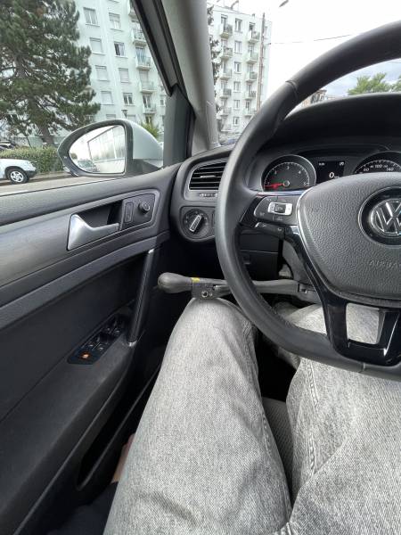 Volkswagen Golf 7 VII 5 Portes 1.6 TDI 16V BlueMotion DSG7 S&S 105 cv – Véhicule adapté PMR avec équipements spécialisés
