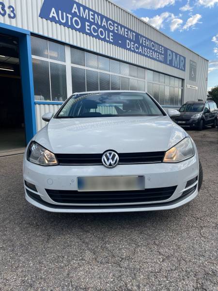 Volkswagen Golf 7 VII 5 Portes 1.6 TDI 16V BlueMotion DSG7 S&S 105 cv – Véhicule adapté PMR avec équipements spécialisés