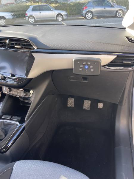 Opel Corsa auto-école équipée en double commande certifiée UTAC – Saint-Étienne