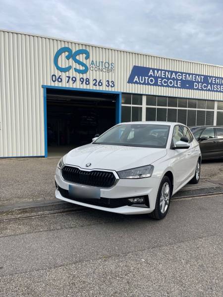 Skoda Fabia blanche auto-école homologuée UTAC – Roanne