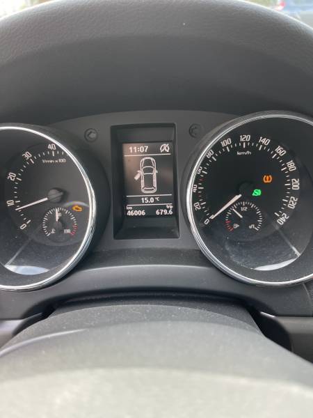 Škoda Yeti à vendre pour TPMR avec boîte de vitesses automatique sur le tableau de bord à droite contrôlable avec un doigt, avec décaissement complet à Saint-Étienne