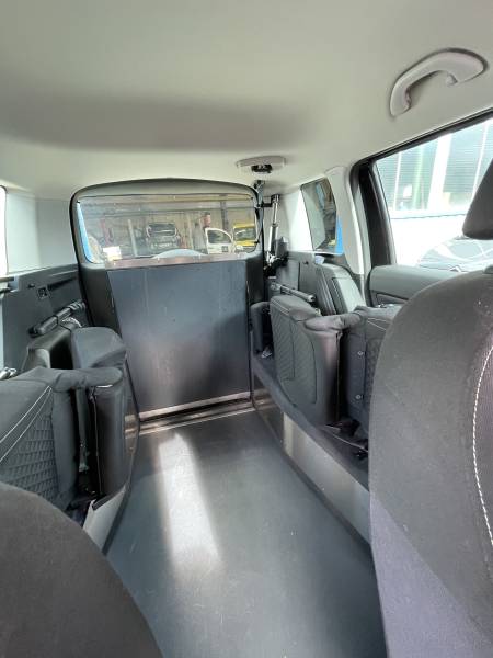 Škoda Yeti à vendre pour TPMR avec boîte de vitesses automatique sur le tableau de bord à droite contrôlable avec un doigt, avec décaissement complet à Saint-Étienne