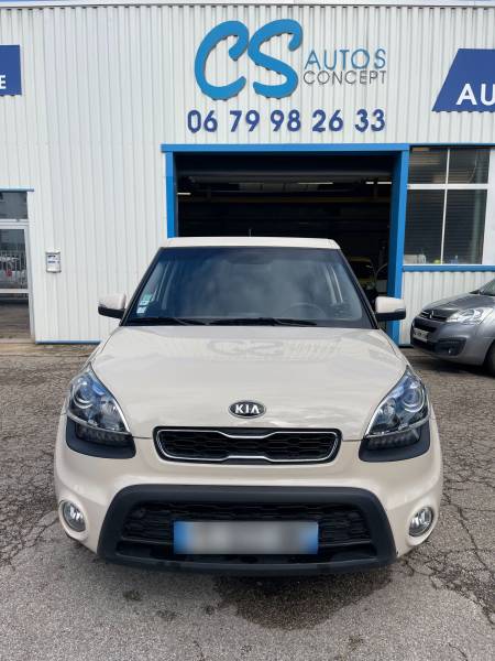 Kia Soul e-motion pour conduite en fauteuil roulant : décaissement complet, boîte automatique en boîtier sur le tableau de bord à gauche, ouverture du coffre et de la rampe automatiques Saint-Etienne ou Saint-Priest