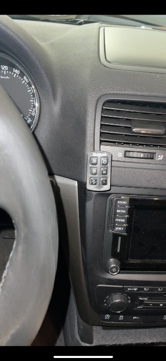 Škoda Yeti à vendre pour TPMR avec boîte de vitesses automatique sur le tableau de bord à droite contrôlable avec un doigt, avec décaissement complet à Saint-Étienne