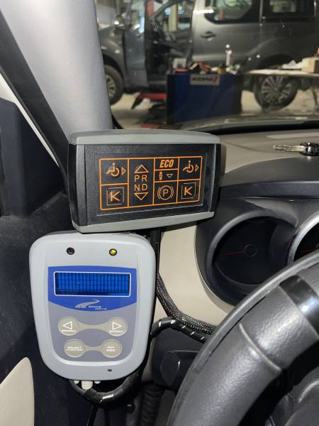 Kia Soul e-motion pour conduite en fauteuil roulant : décaissement complet, boîte automatique en boîtier sur le tableau de bord à gauche, ouverture du coffre et de la rampe automatiques Saint-Etienne ou Saint-Priest