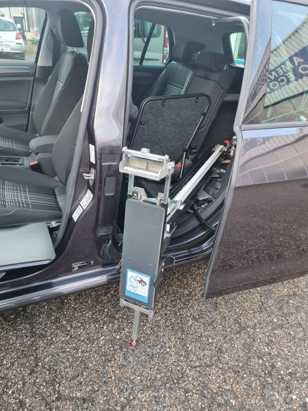 Quelles sont les différents dispositifs pour transporter son fauteuil roulant en voiture ? sur Saint-Etienne et Saint Priest